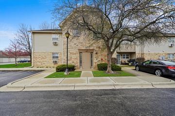 1520 W Sand Bar Ct. #1B, Round Lake Beach, IL 60073