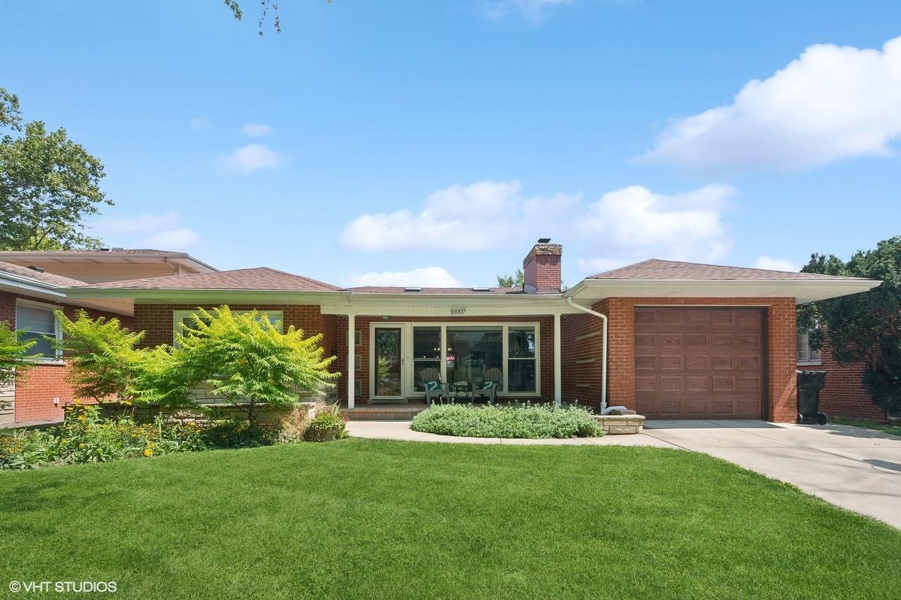 10007 S Oakley Ave., Chicago, IL 60643