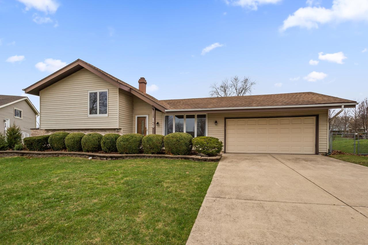 176 Royce Dr., Bloomingdale, IL 60108