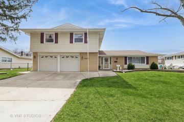305 Williams Dr., Schaumburg, IL 60193