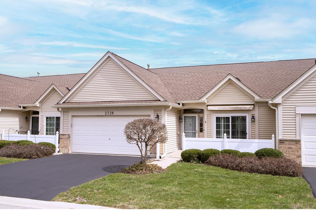 2328 Ashbrook Ln., Grayslake, IL 60030