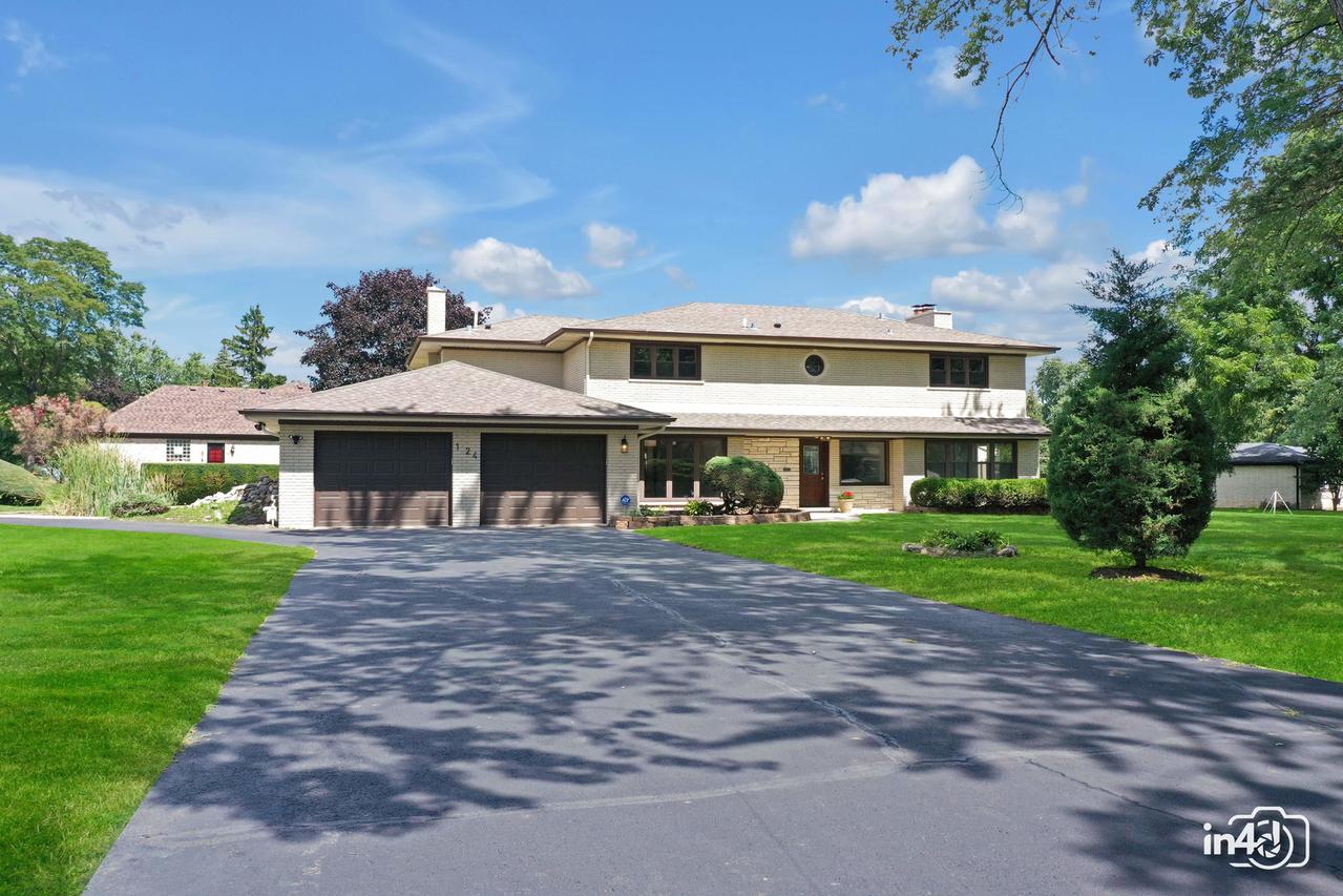 124 E Monterey Ave., Schaumburg, IL 60193