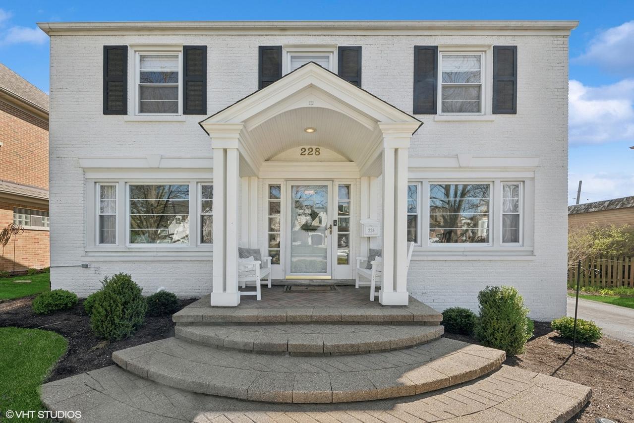 228 E May St., Elmhurst, IL 60126