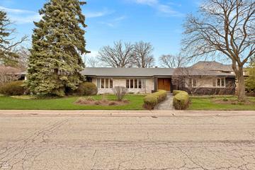 6461 N Longmeadow Ave., Lincolnwood, IL 60712