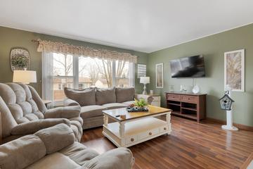 218 Gettysburg Dr., Bolingbrook, IL 60440