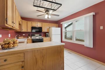 218 Gettysburg Dr., Bolingbrook, IL 60440
