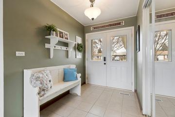218 Gettysburg Dr., Bolingbrook, IL 60440
