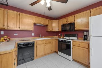218 Gettysburg Dr., Bolingbrook, IL 60440