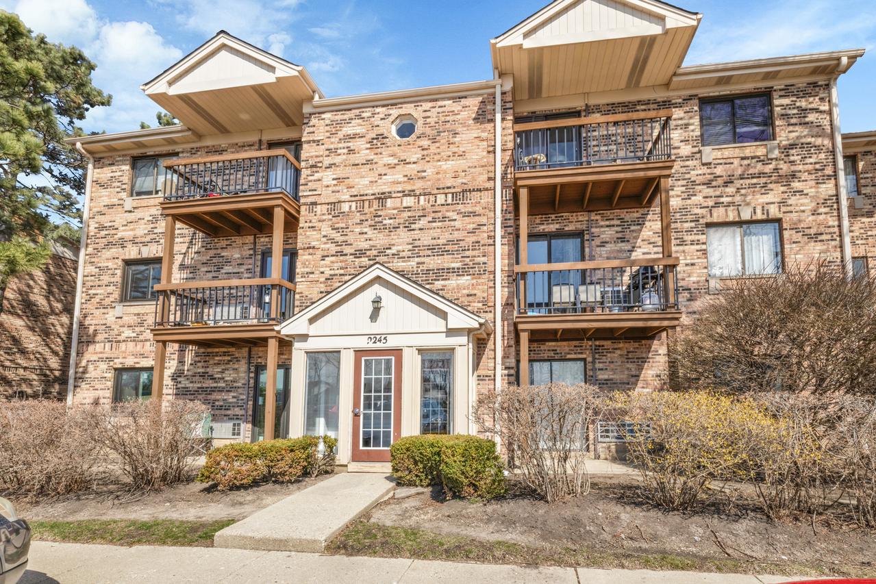 2245 Nichols Rd. #C, Arlington Heights, IL 60004