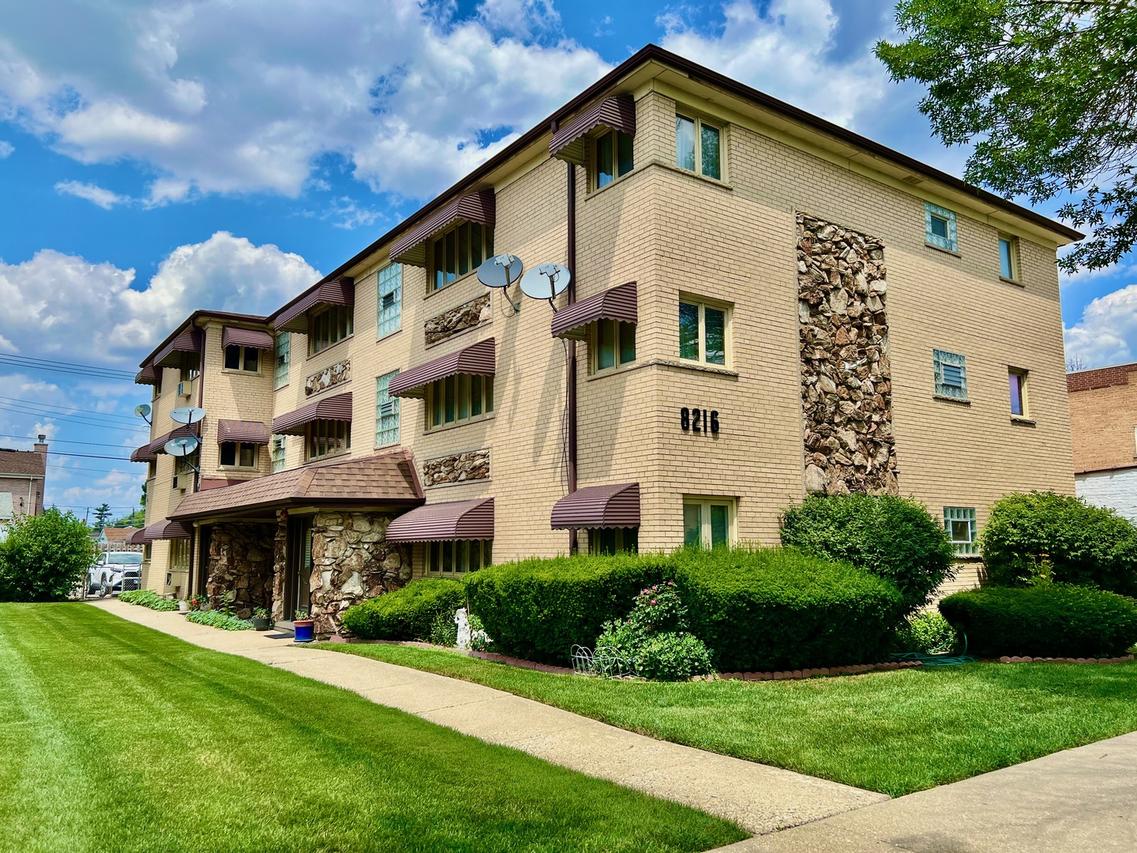 8216 W Belmont Ave. #1CTR, Chicago, IL 60634