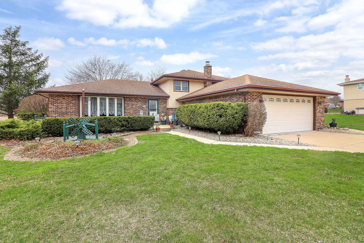 14532 Pinewood Ct., Orland Park, IL 60467
