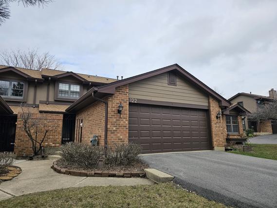 122 Indian Trail Dr., Westmont, IL 60559
