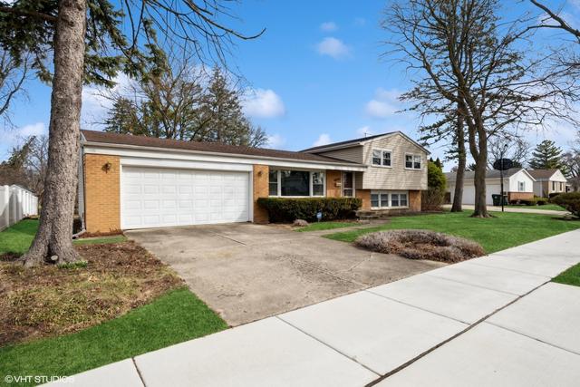 2208 N Champlain St., Arlington Heights, IL 60004