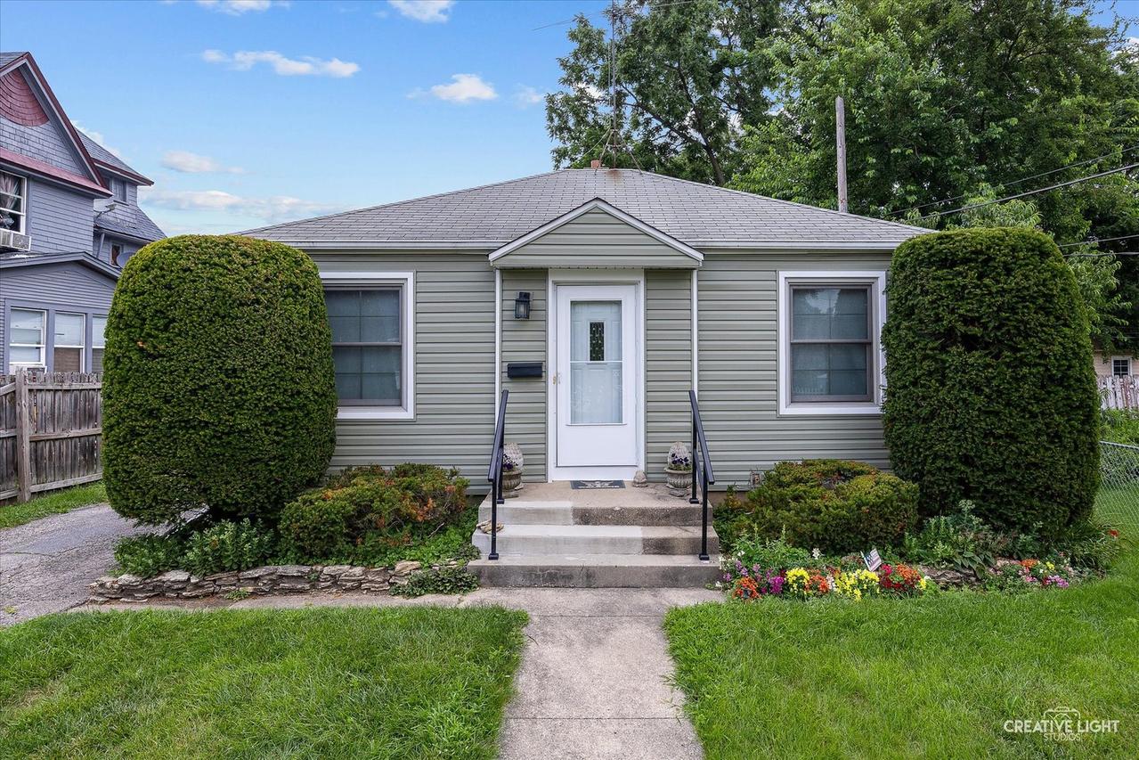 805 Illinois Ave., Elgin, IL 60120