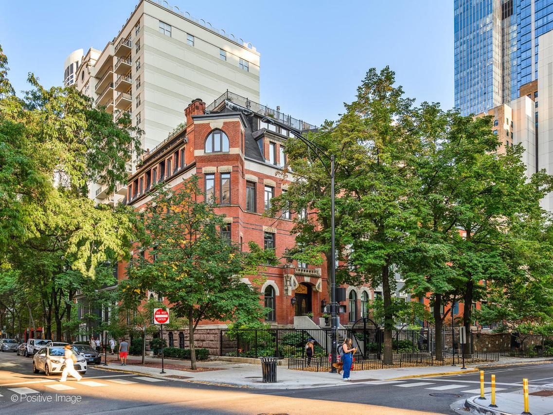 839 N Dearborn St. #F, Chicago, IL 60610