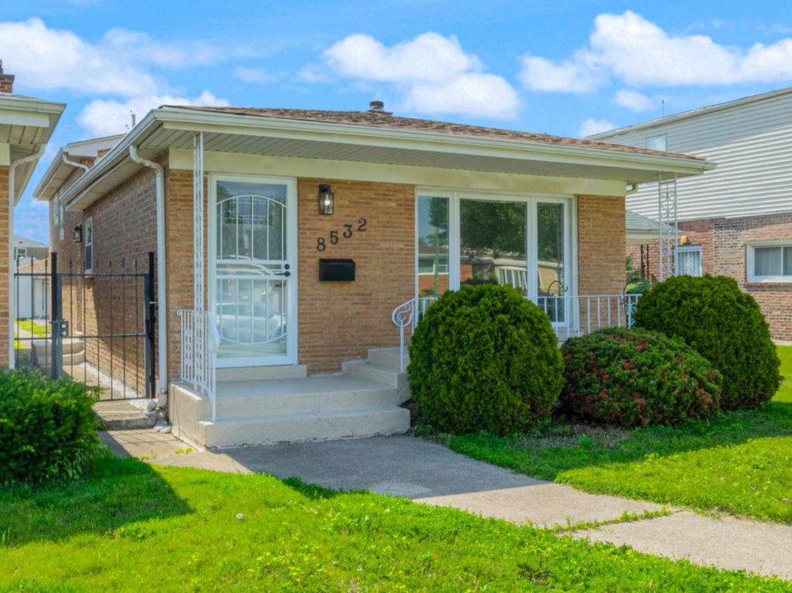 8532 S Prairie Ave., Chicago, IL 60619