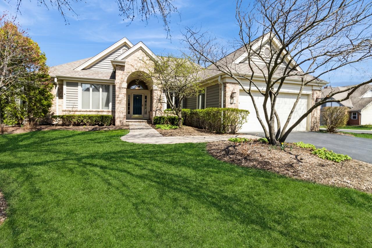 530 Vintage Dr., Lake In The Hills, IL 60156