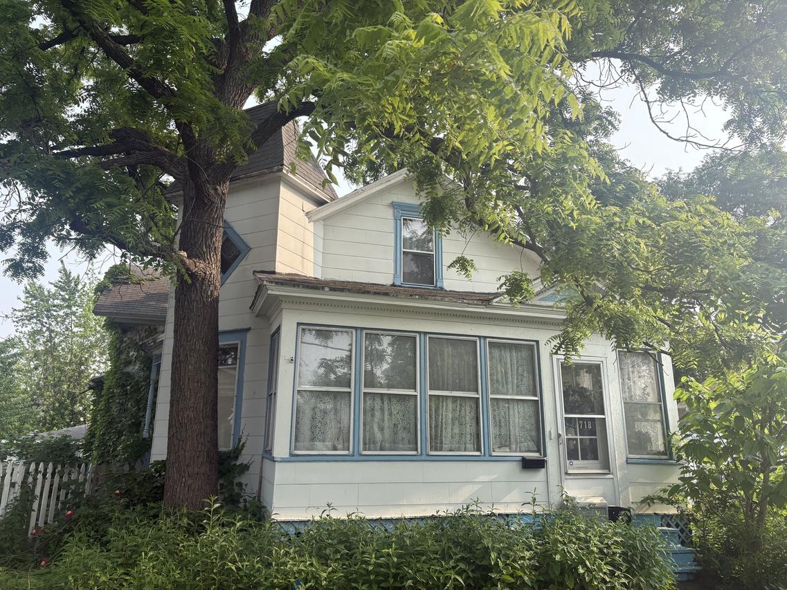 718 Richmond St., Joliet, IL 60435