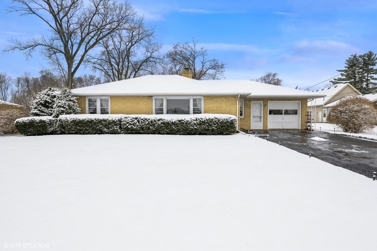 34 Hawthorne Ln., Fox Lake, IL 60020