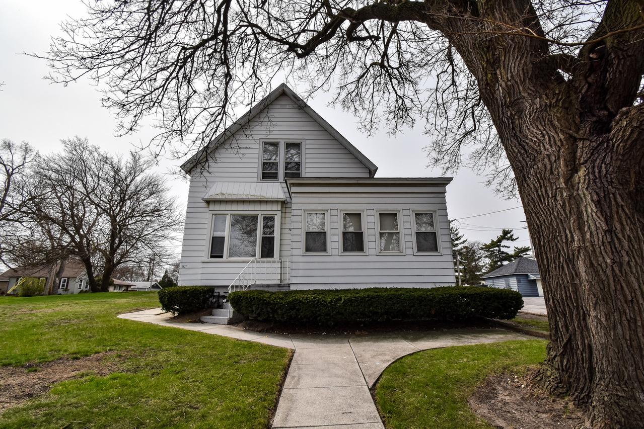 3627 Ridge Rd., Lansing, IL 60438