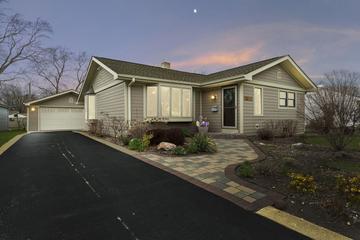 2408 Sigwalt St., Rolling Meadows, IL 60008