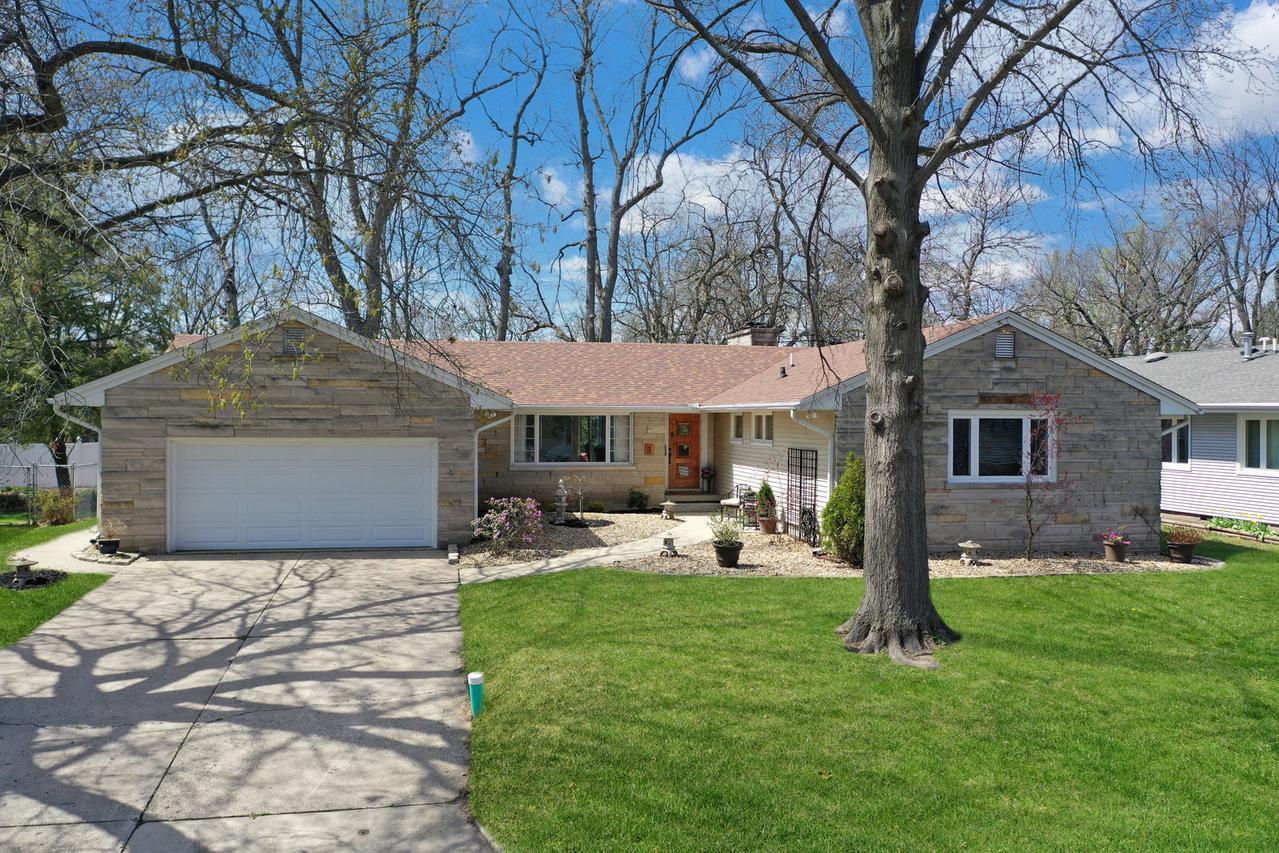 3 Eastmoreland Pl., Decatur, IL 62521