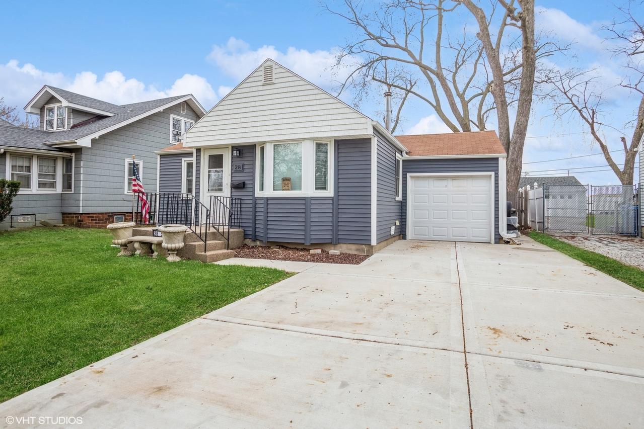 28 S Illinois Ave., Villa Park, IL 60181