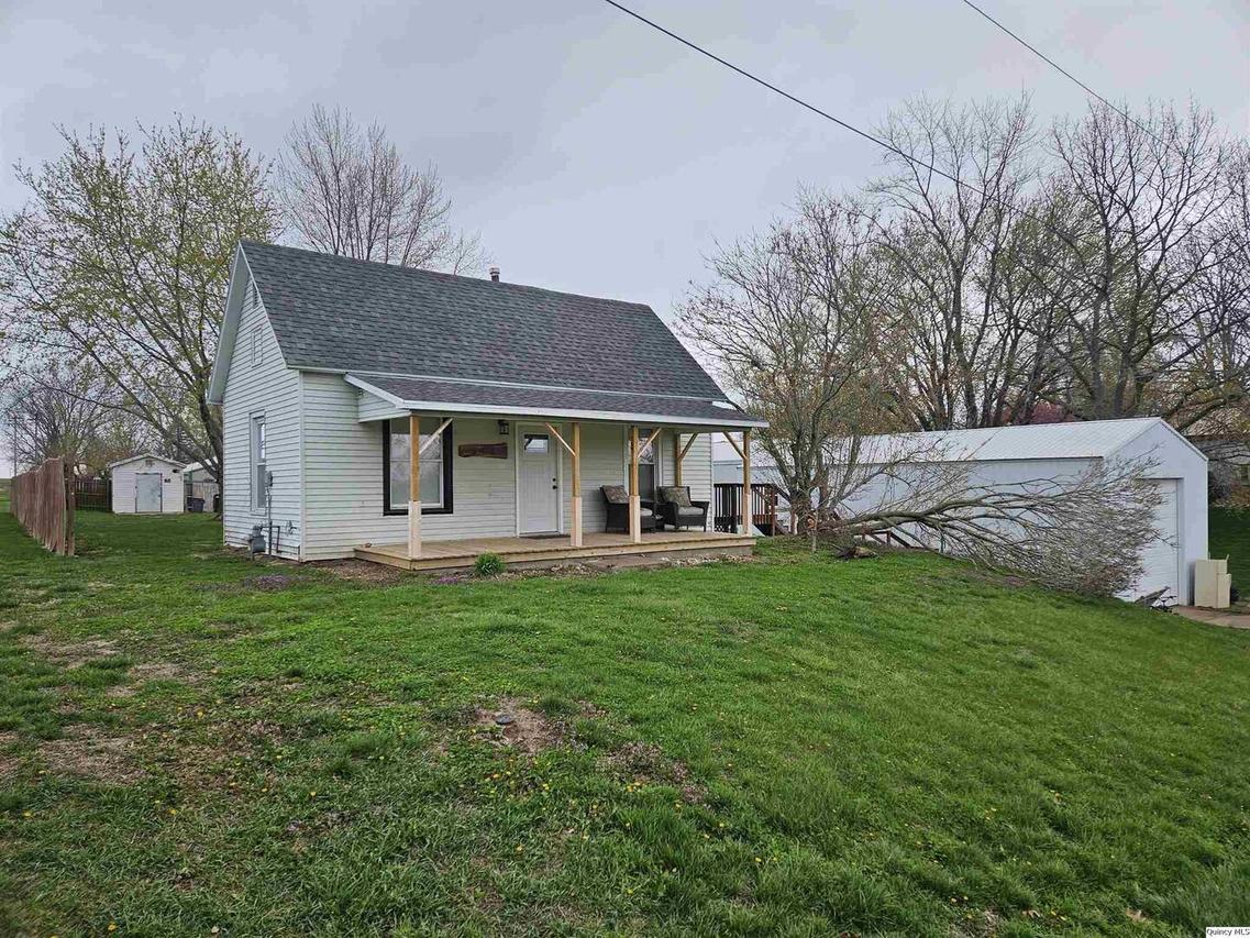 306 Walker St., Ursa, IL