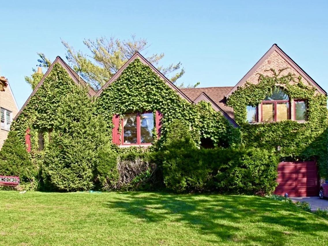 8209 N Oleander Ave., Niles, IL 60714