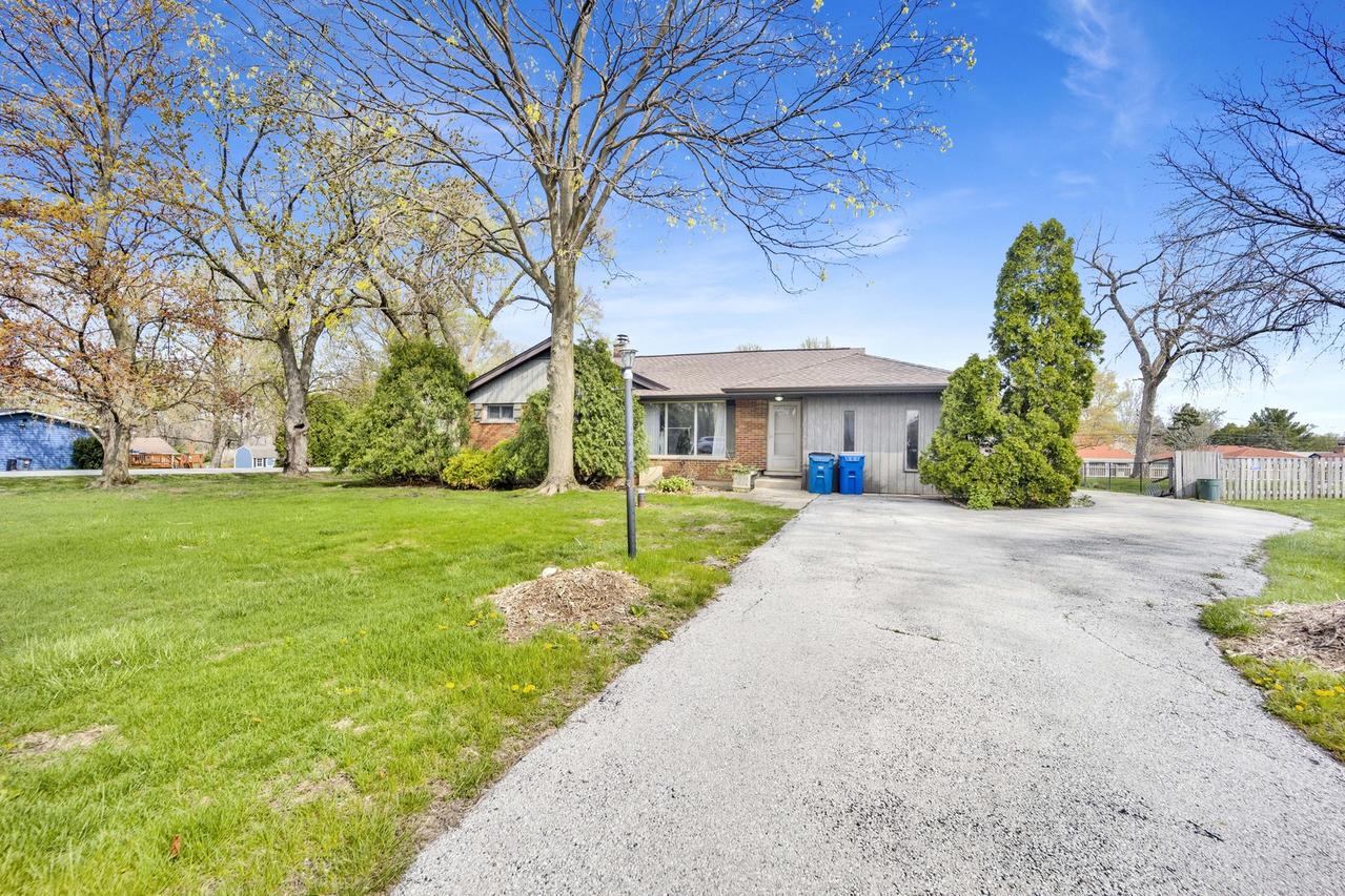 1658 Janet St., Downers Grove, IL 60515
