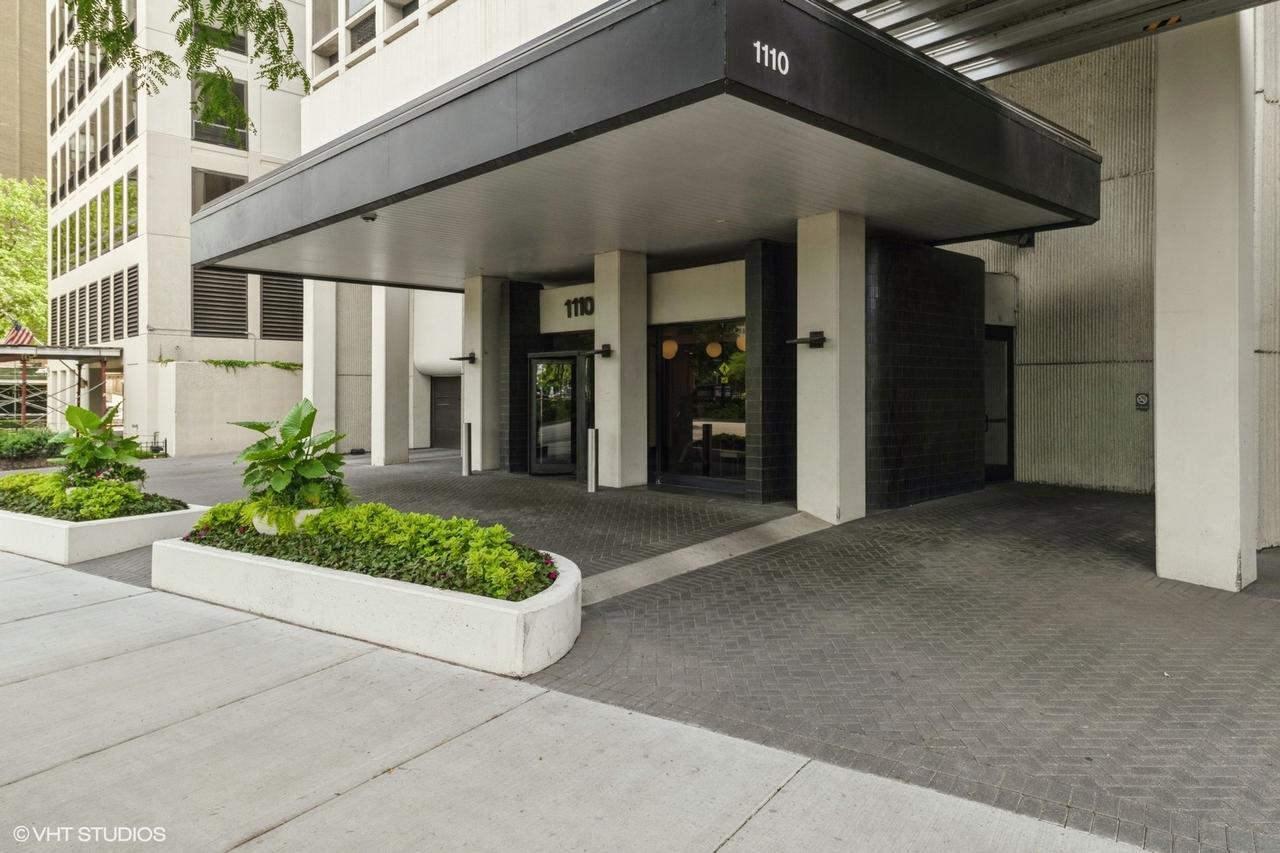 1110 N Lake Shore Dr. #19N, Chicago, IL 60611