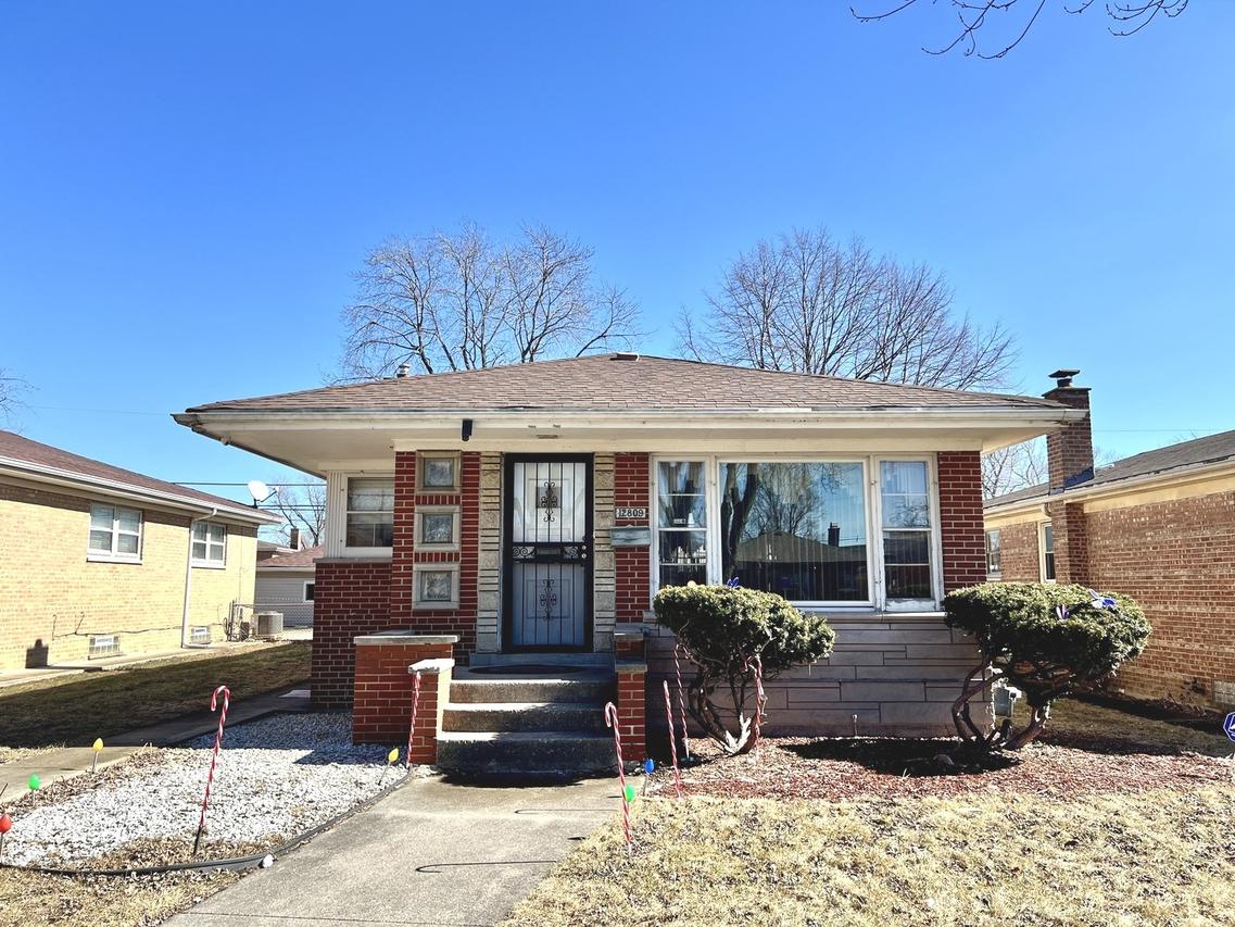 12809 S Loomis St., Calumet Park, IL 60827