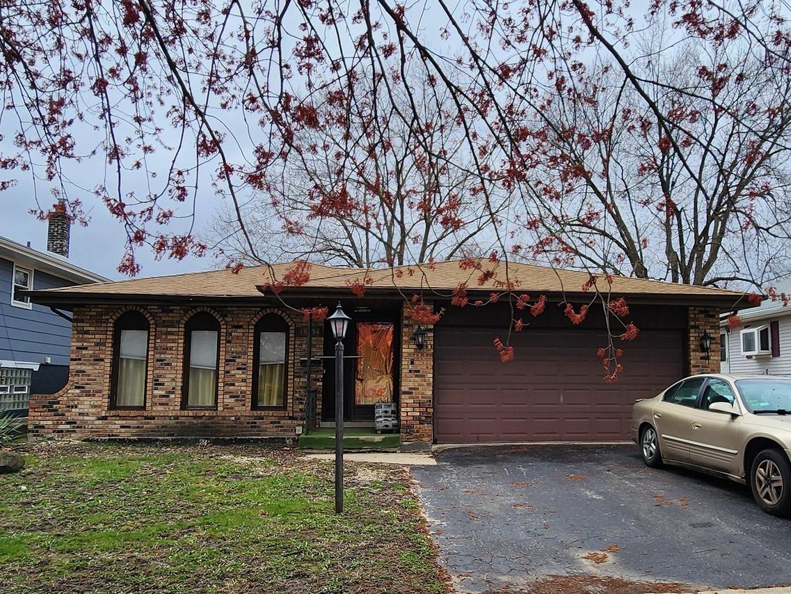 18454 Ridgewood Ave., Lansing, IL 60438