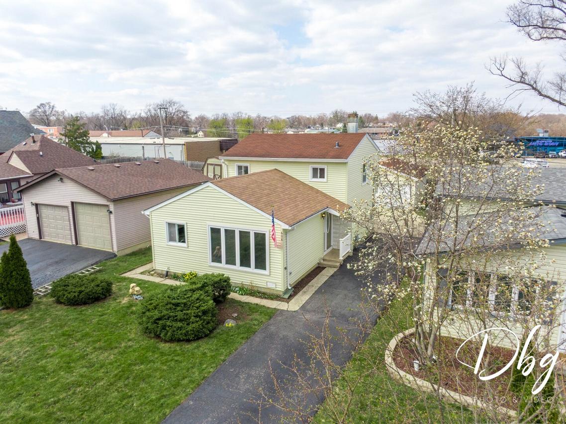 608 W Pheasant Ct., Round Lake Beach, IL 60073