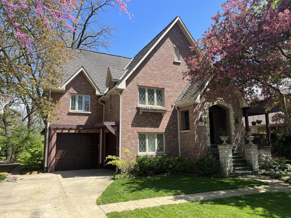 709 Prospect Ave., Barrington, IL 60010
