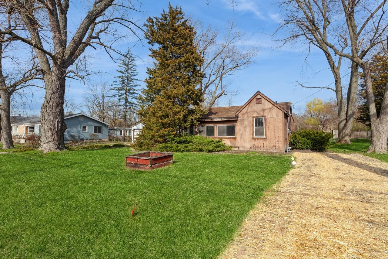 4809 Cumnor Rd., Downers Grove, IL 60515