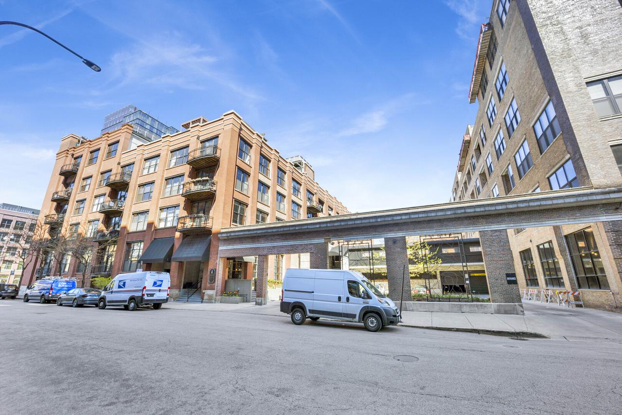 1000 W Washington Blvd. #305, Chicago, IL 60607