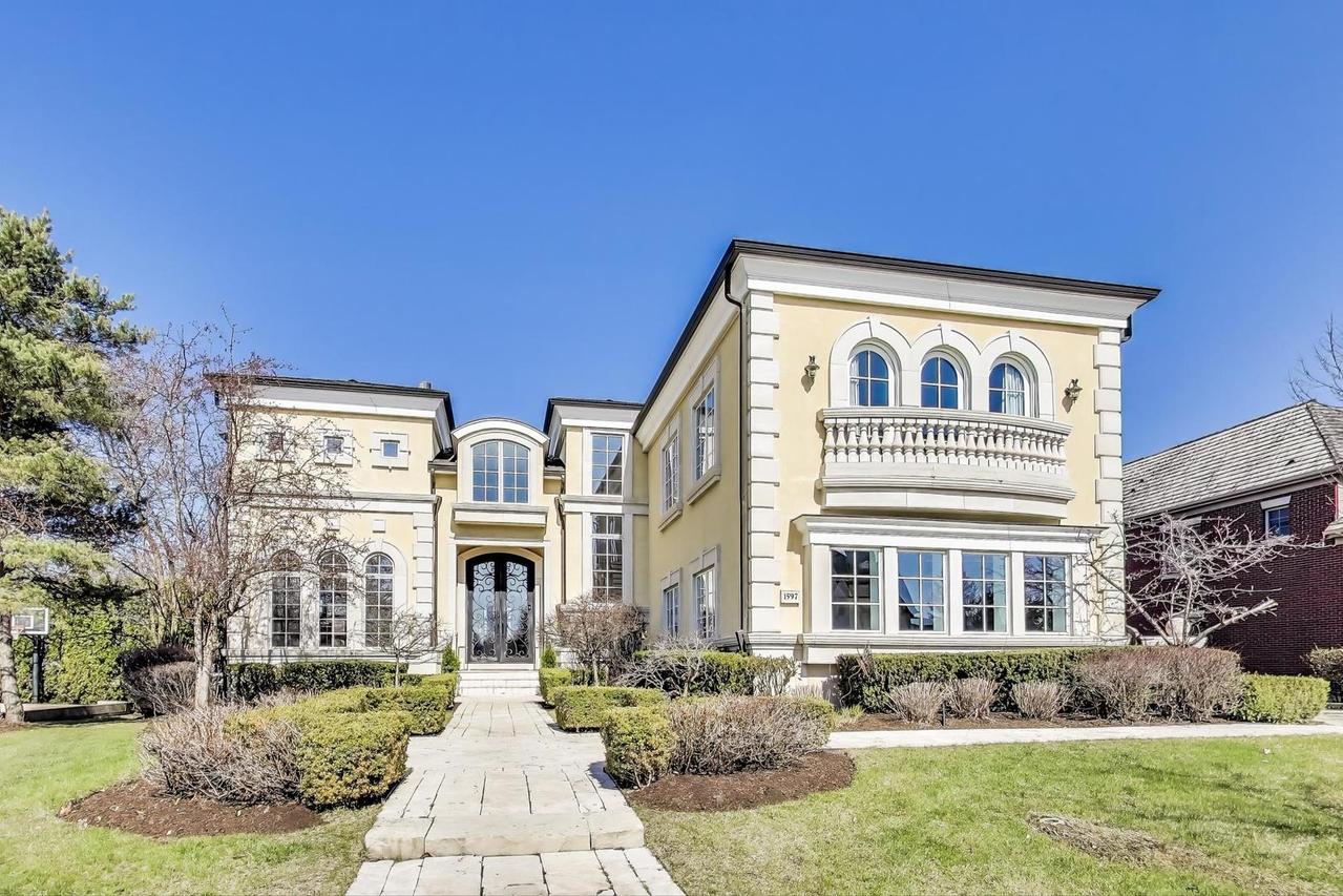 1597 Monterey Dr., Glenview, IL 60026