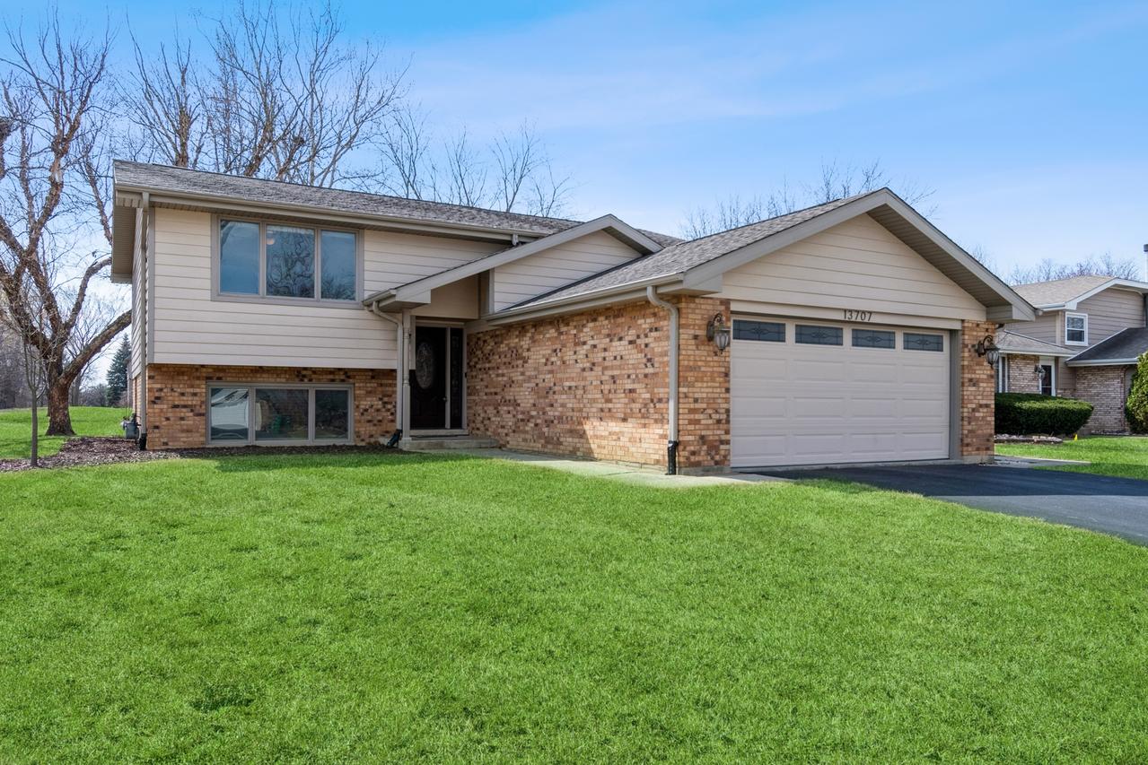13707 W Carefree Dr., Homer Glen, IL 60491