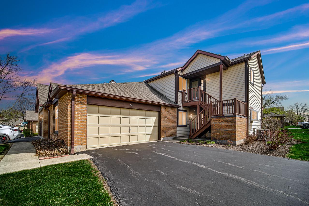 361 Sandhurst Cir. #6, Glen Ellyn, IL 60137