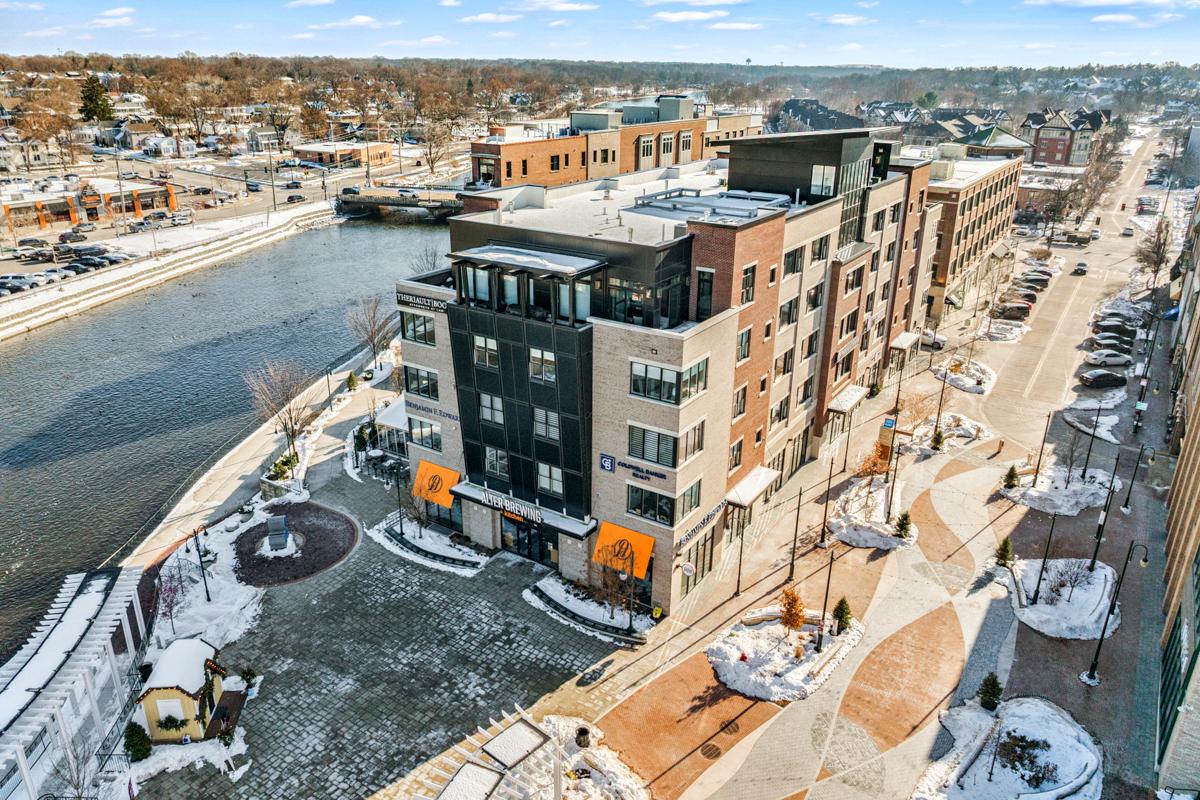 50 S 1st St. #5D, St. Charles, IL 60174