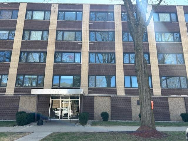 5915 W Gunnison St. #2F, Chicago, IL 60630