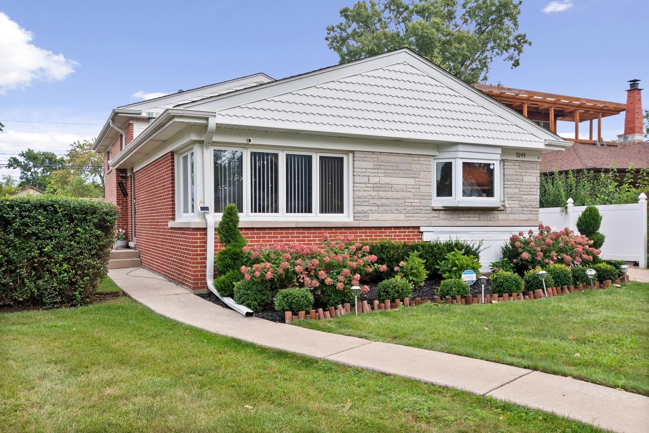 9249 Kildare Ave., Skokie, IL 60077