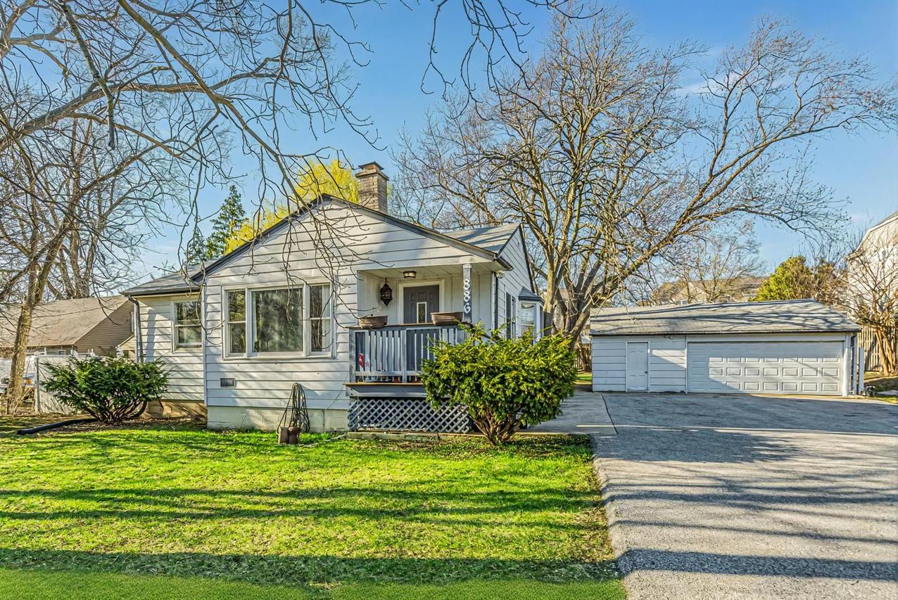 886 W Palatine Rd., Palatine, IL 60067