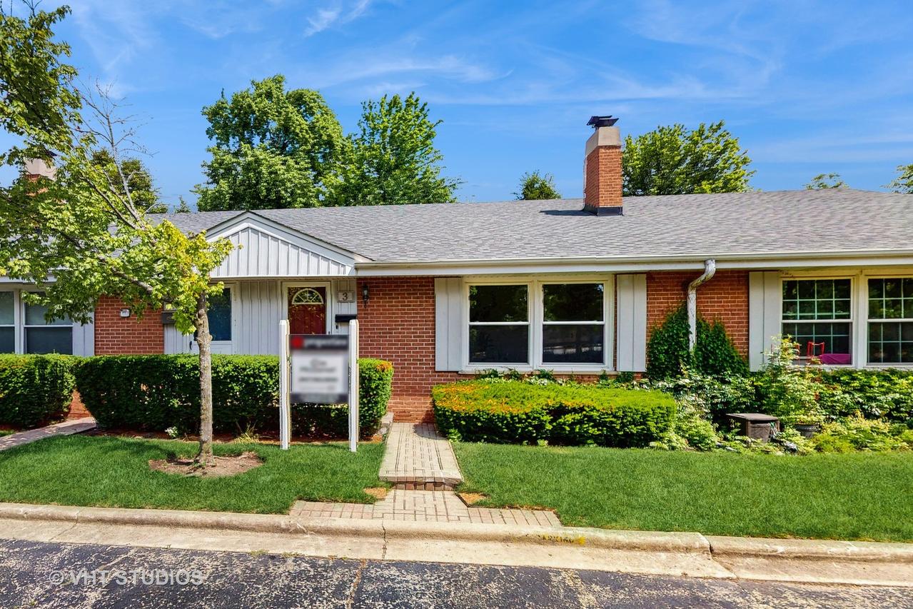 3 Robin Hood Ln., Northfield, IL 60093