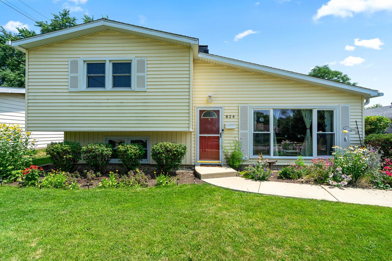 824 Read St., Lockport, IL 60441