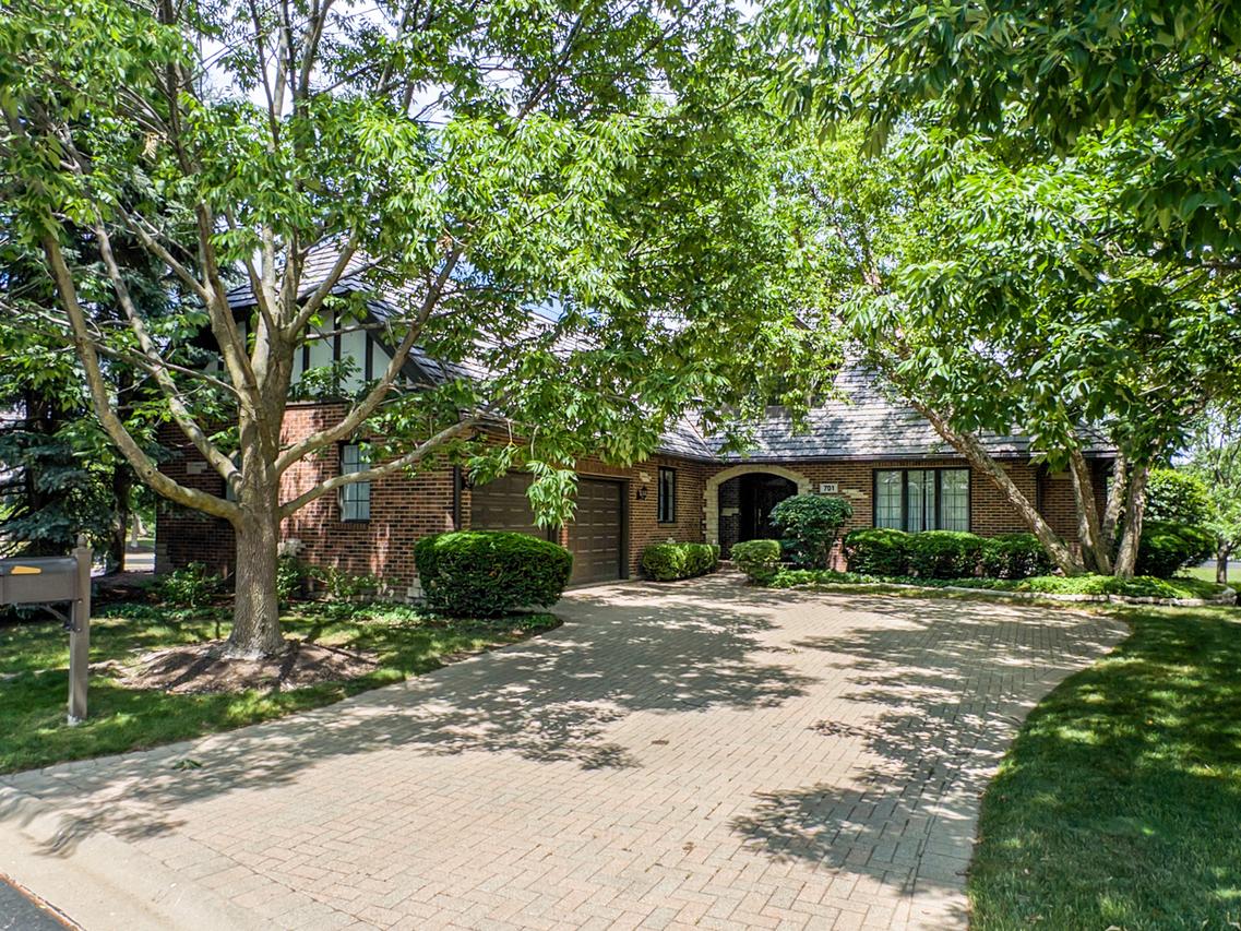 701 Kenmare Dr., Burr Ridge, IL 60527