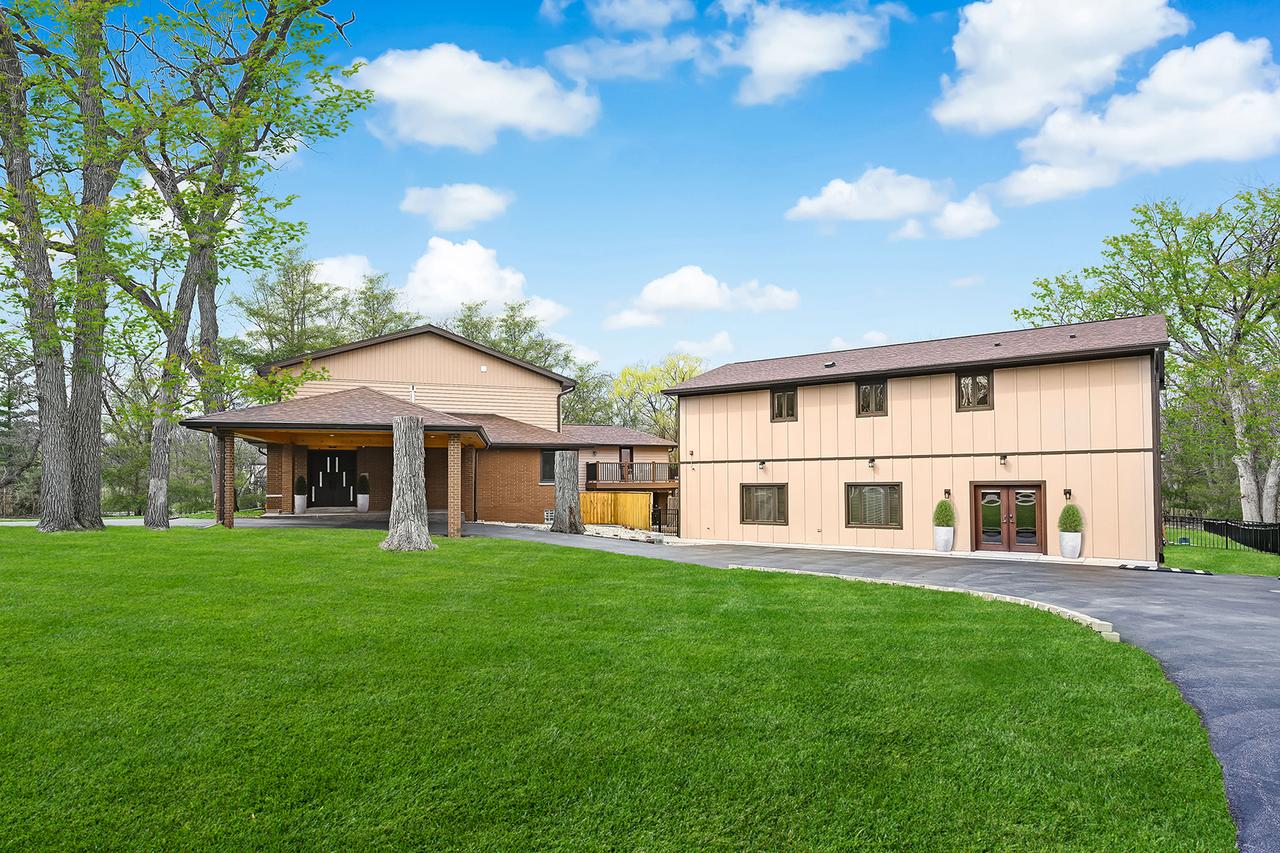 3220 Meyers Rd., Oak Brook, IL 60523