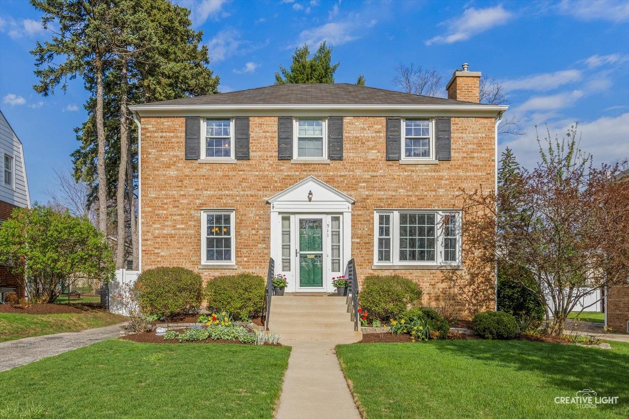 911 N President St., Wheaton, IL 60187