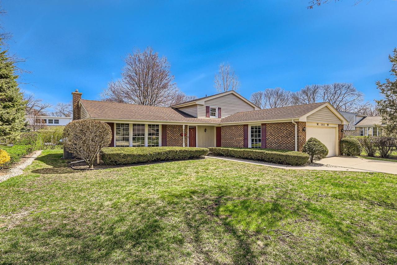 2935 N Windsor Dr., Arlington Heights, IL 60004